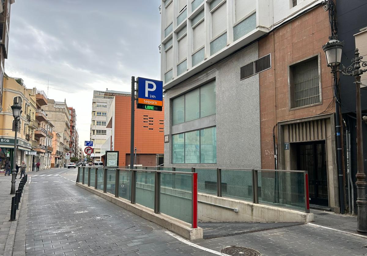 Entrada al parking de Algemesí.