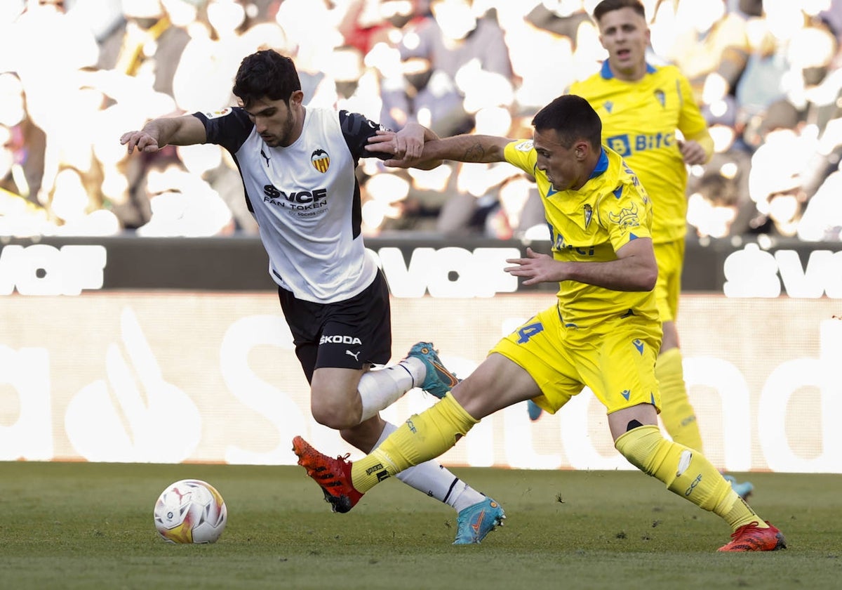 Guedes, en un partido con el Valencia.