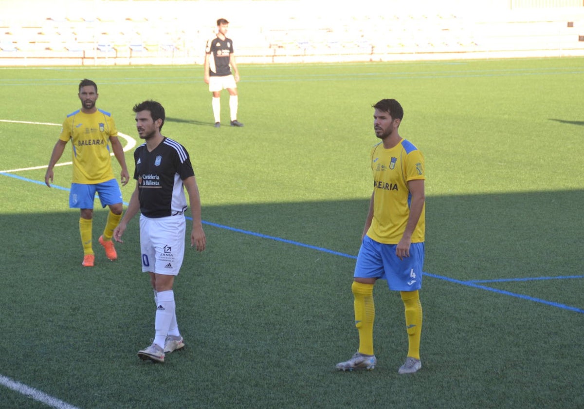 El defensor dianense Castillo durante un partido.