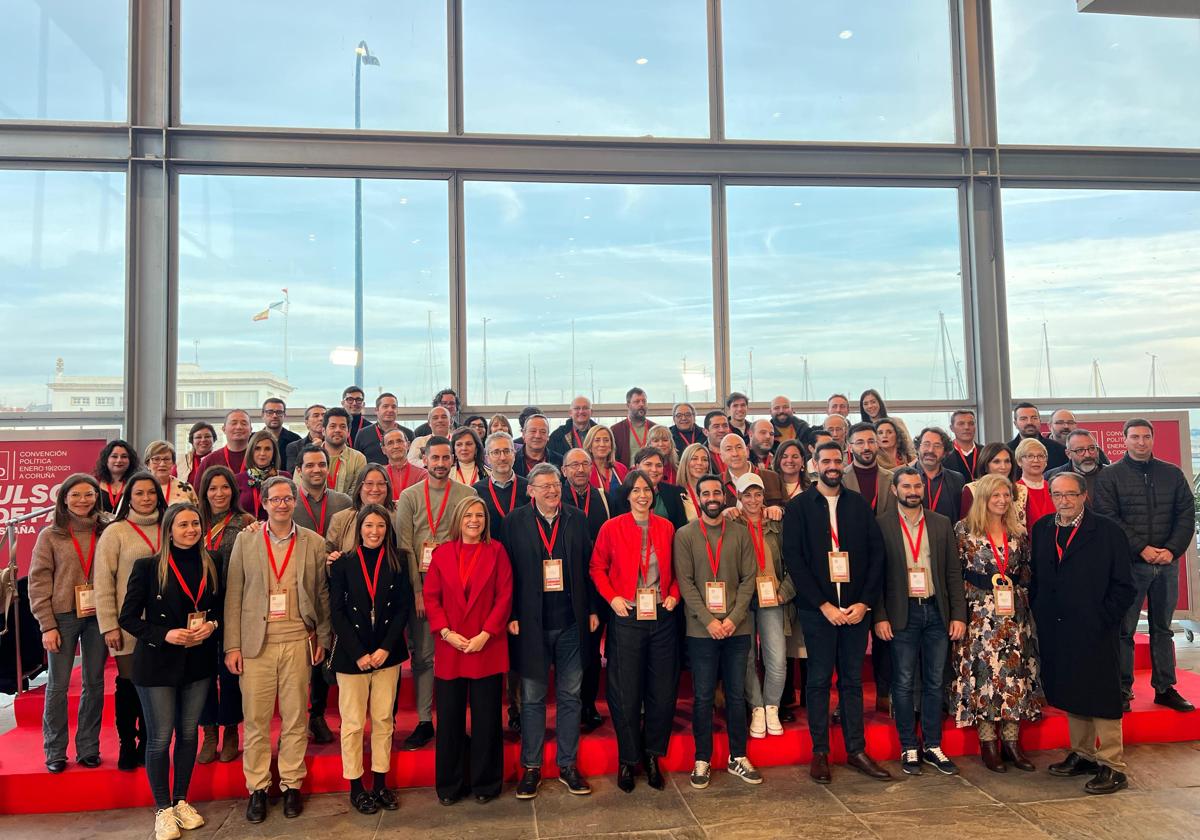 Foto de familia de la delegación del PSPV en la convención socialista celebrada en Galicia.