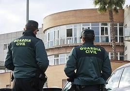 Dos agentes de la Guardia Civil en una imagen de archivo.