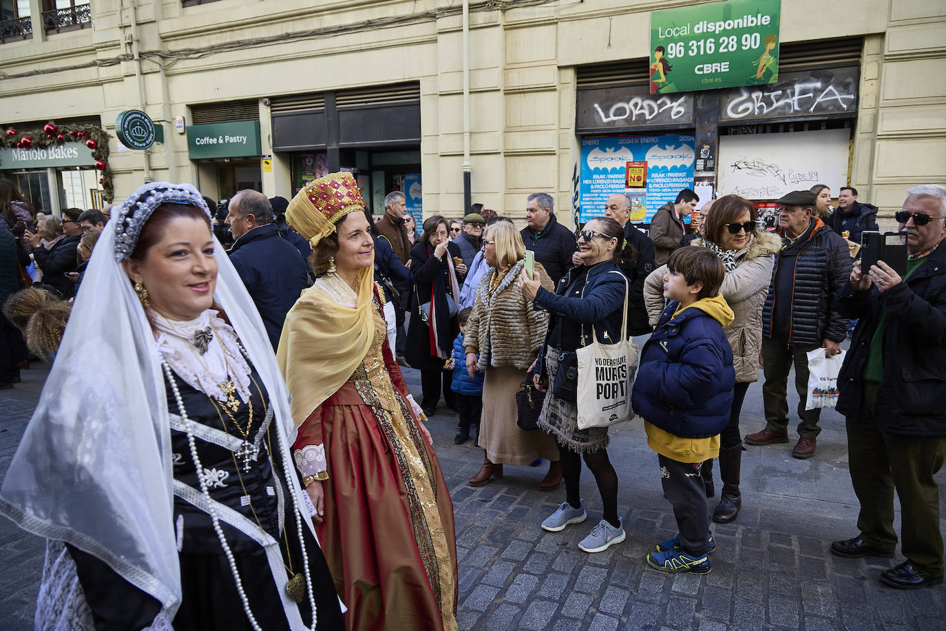 Caras conocidas en la procesión del bautismo de San Vicente Ferrer