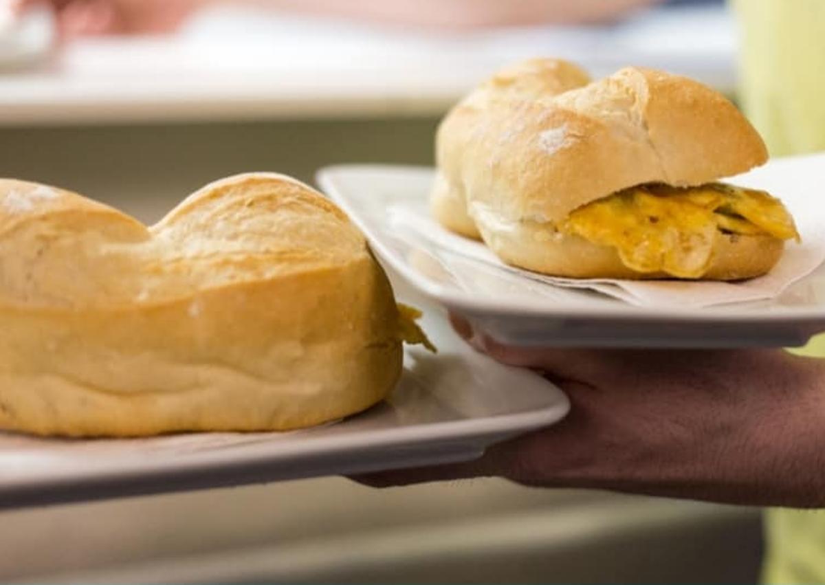 Imagen secundaria 1 - La merienda más tradicional se come los jueves en Sagunto