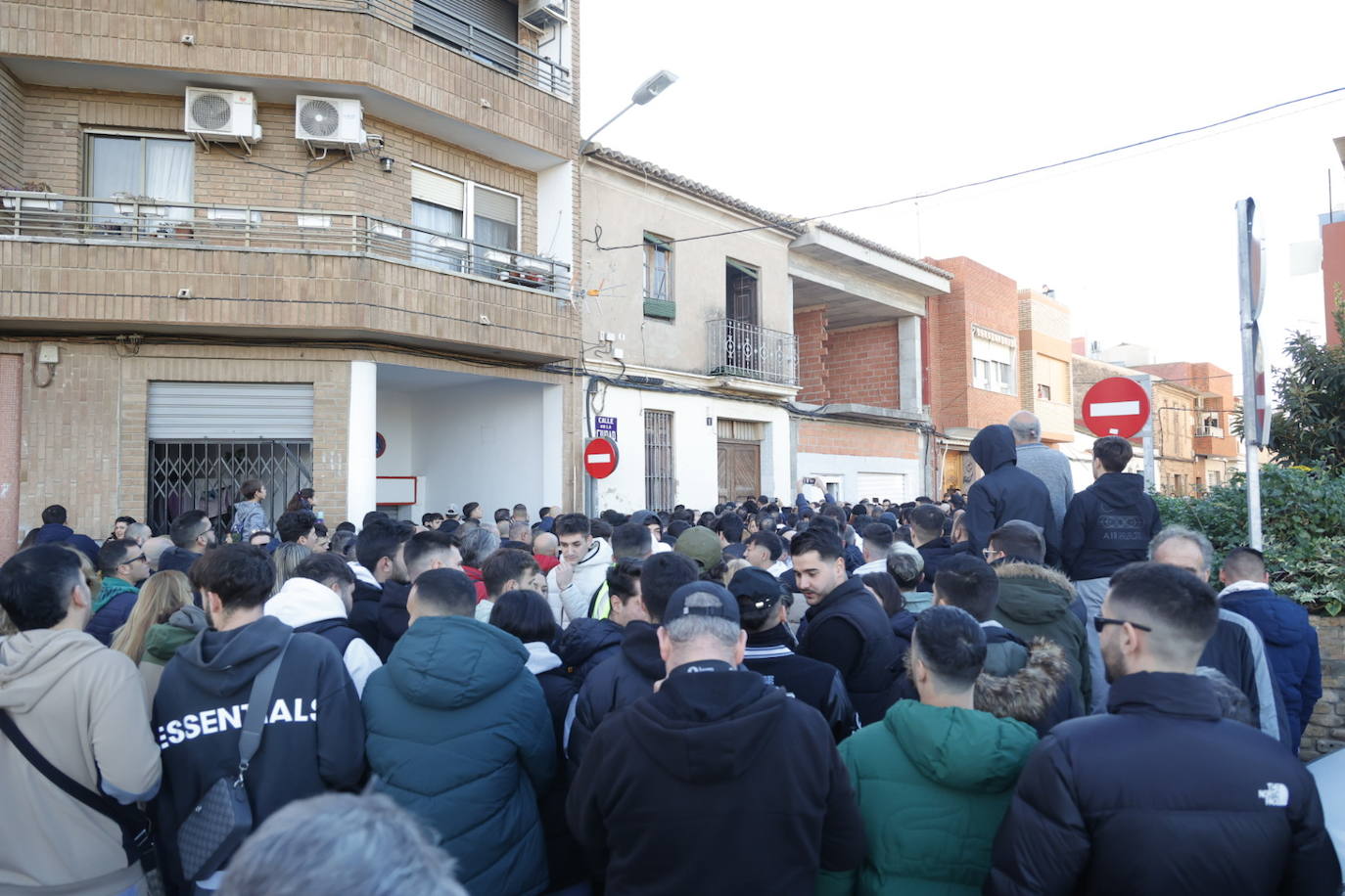 Los okupas abandonan Castellar, en imágenes