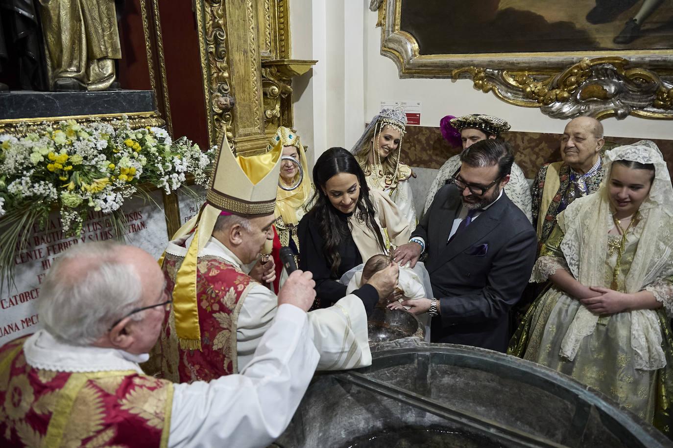 Caras conocidas en la procesión del bautismo de San Vicente Ferrer