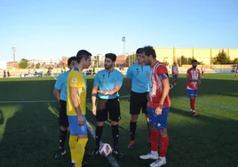 Los dos capitanes en el sorteo de campo.