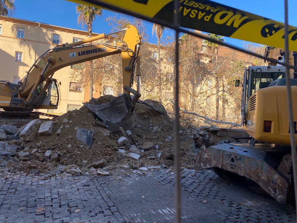 Fotos de las obras en la plaza 7 de octubre de Valencia, en las Casitas Rosa