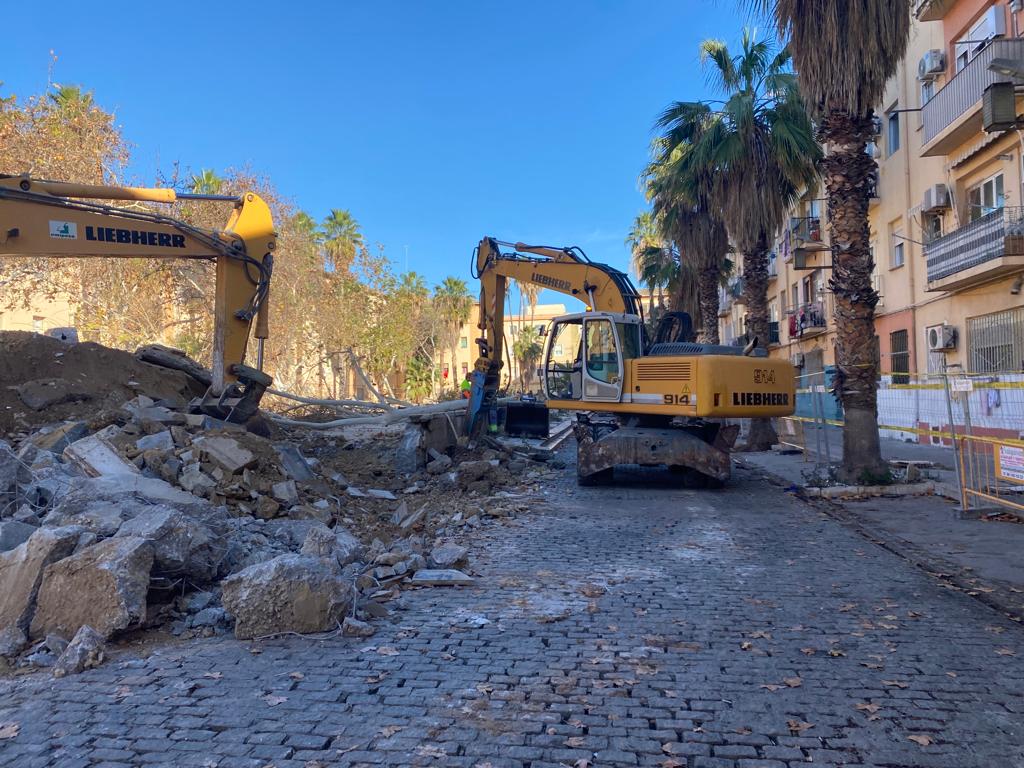 Fotos de las obras en la plaza 7 de octubre de Valencia, en las Casitas Rosa