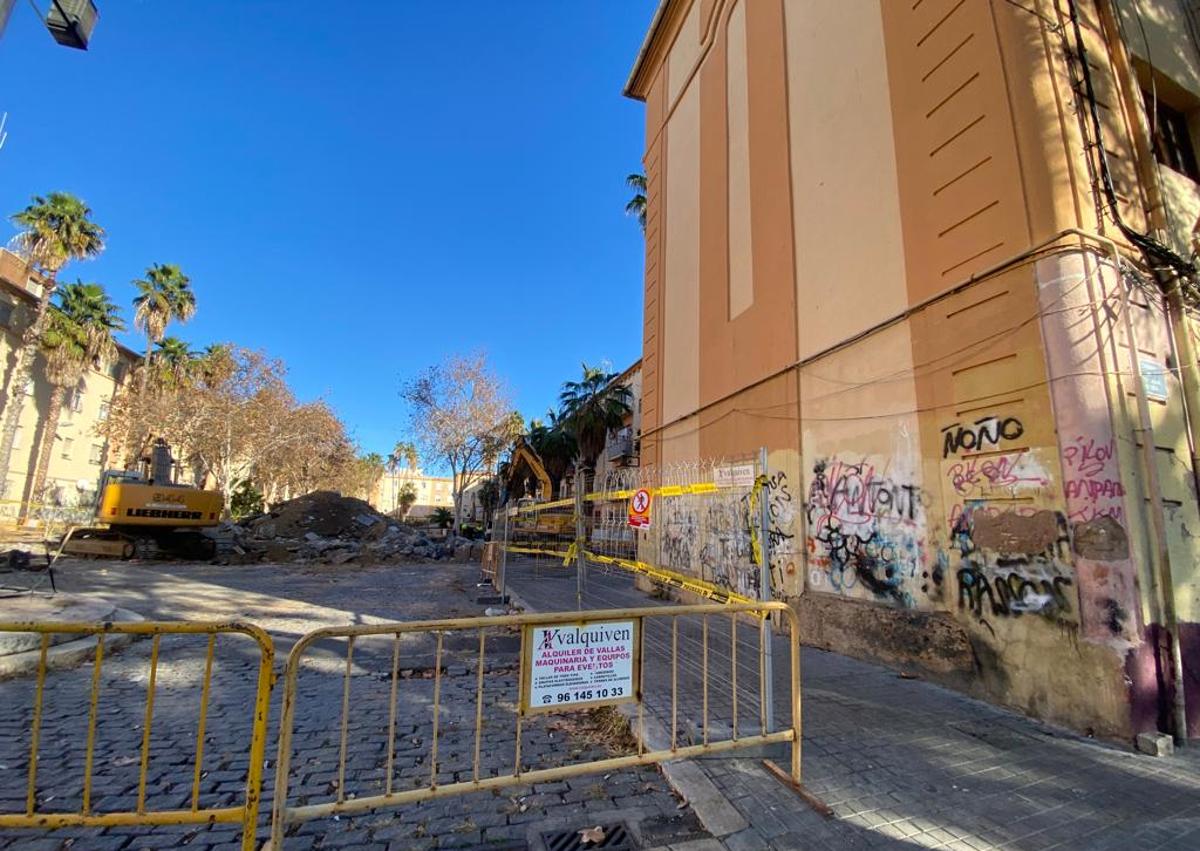 Imagen secundaria 1 - Las obras en La Malvarrosa.