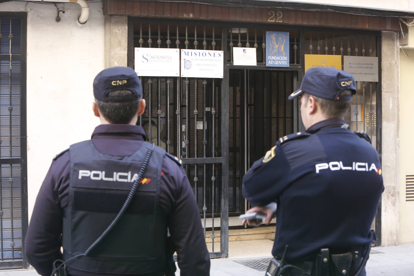 Fotos: un canónigo de la Catedral de Valencia aparece muerto con signos de violencia