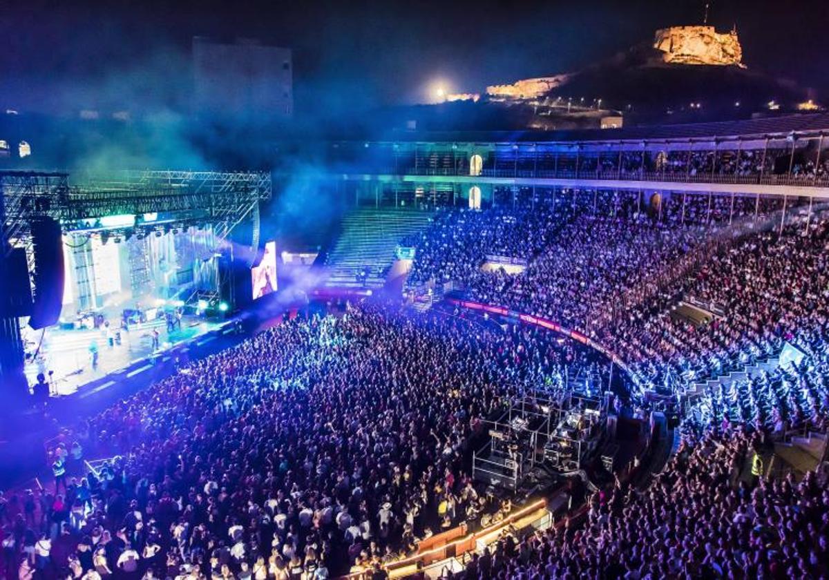 Un concierto en la plaza de toros de Alicante.