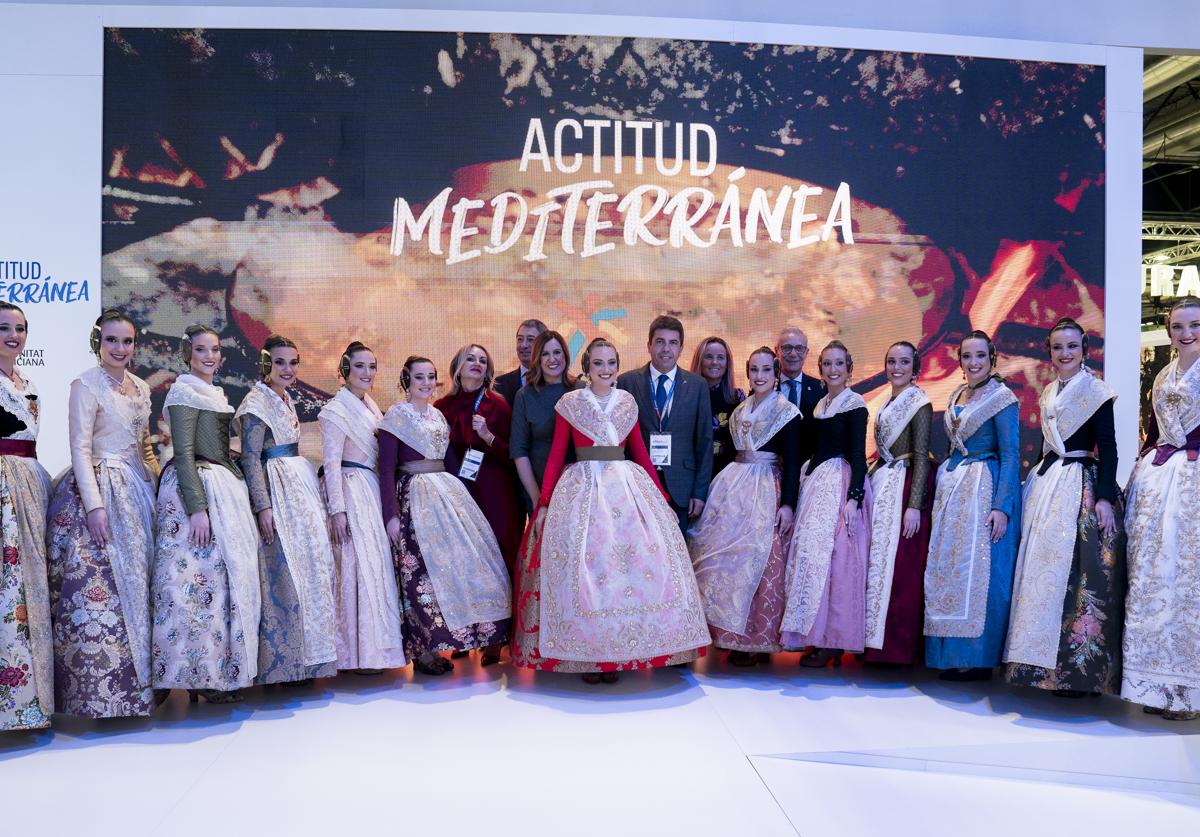 Las falleras, en el stand de la Comunitat Valenciana en Fitur.