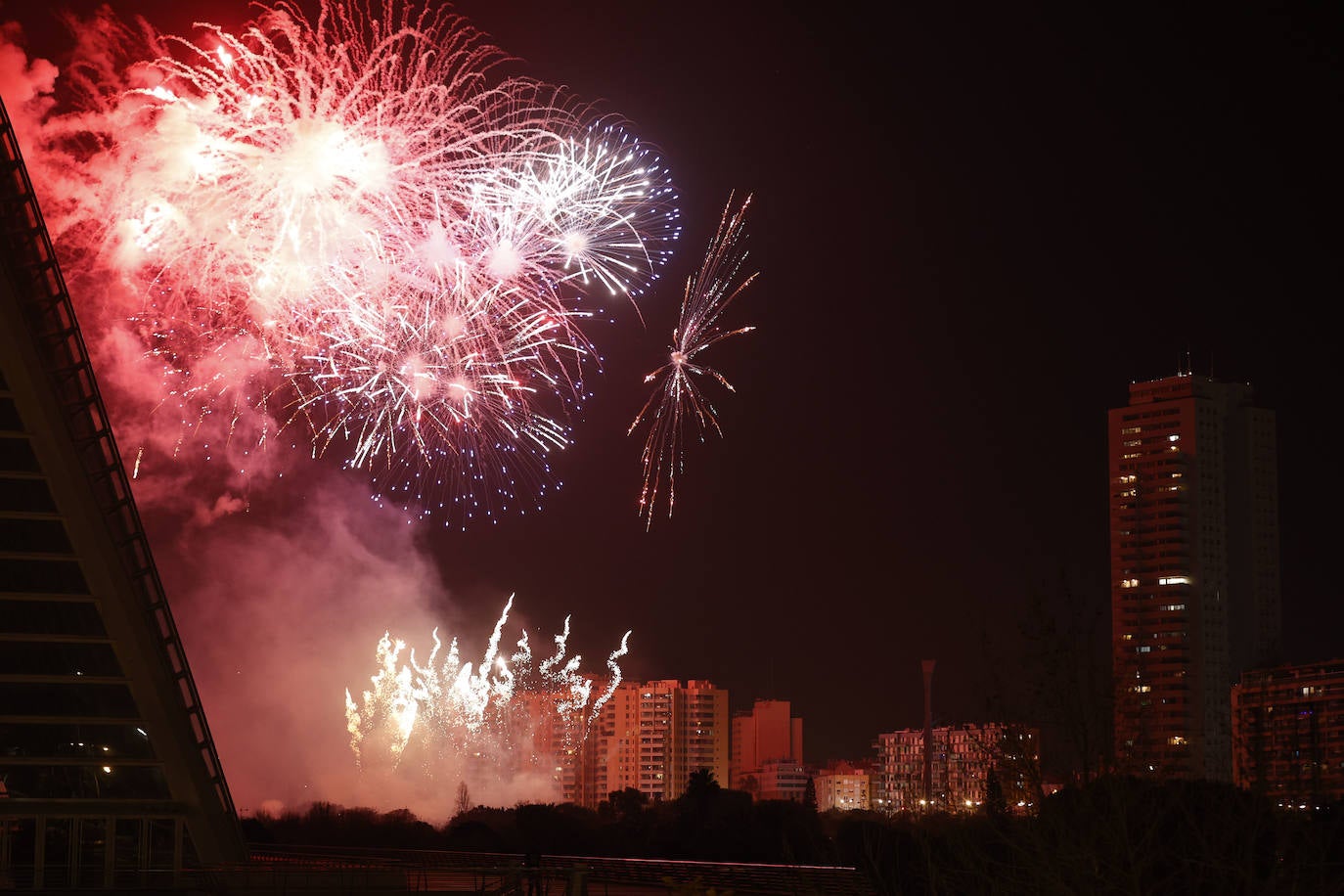 Horario y ubicación de los castillos de fuegos artificiales del viernes y el sábado en Valencia por la exaltación de las falleras mayores