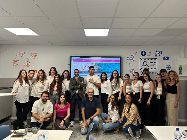 Alumnos que participan en la presente edición con sus tutores.