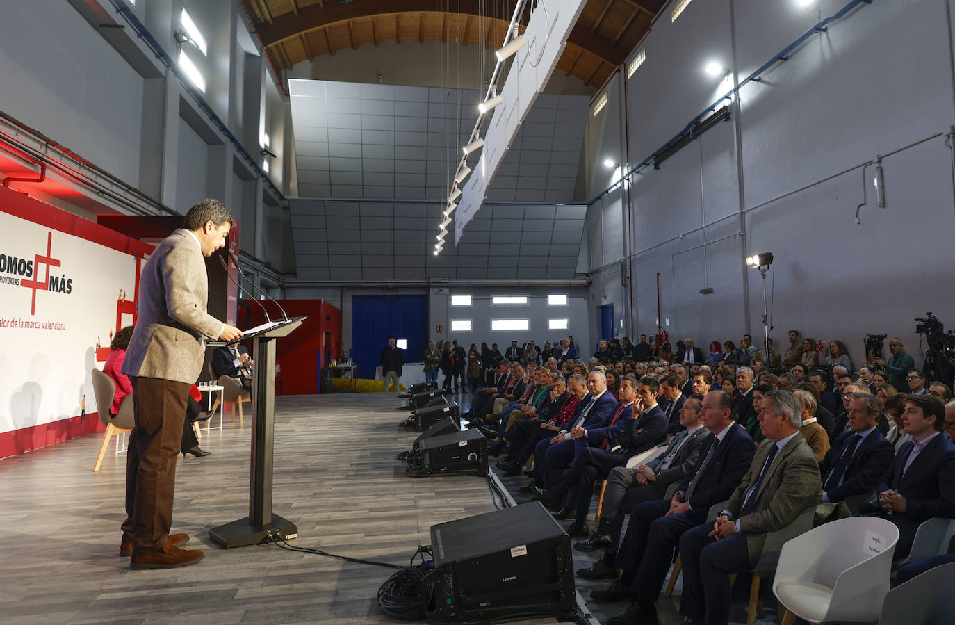 Fotos: la sociedad y los empresarios valencianos se vuelcan con la iniciativa &#039;Somos más&#039; de LAS PROVINCIAS