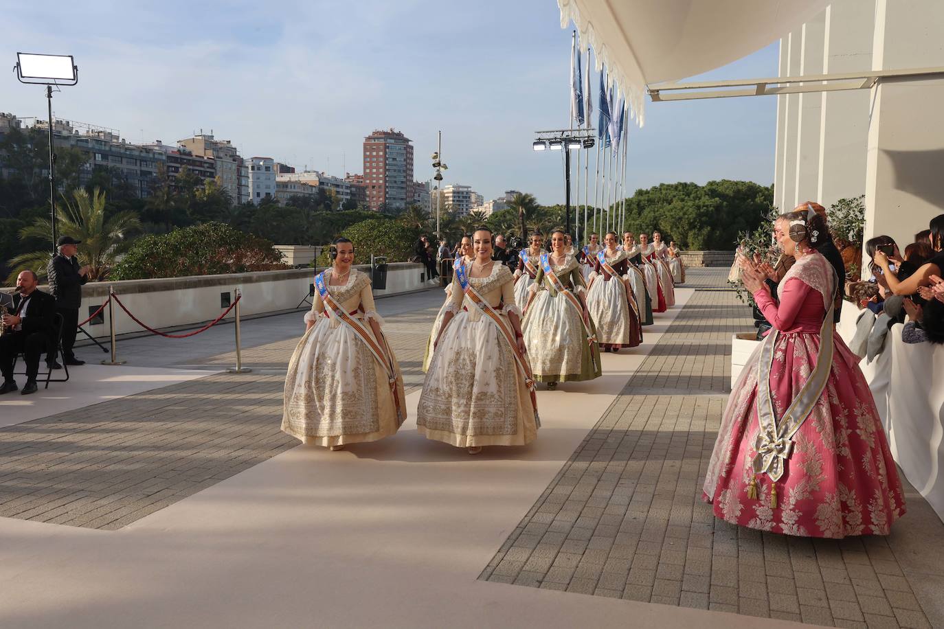 La exaltación de Marina García, fallera mayor infantil de Valencia 2024, en imágenes