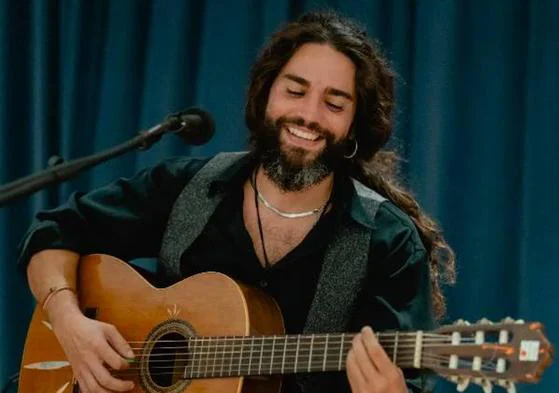 El músico valenciano Arturo Moreno, que será una de las voces que rendirá triburo al cantante de Jarabe de Palo en la gira tributo a Pau Donés.