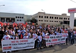 Protesta de este sábado a las puertas de la fábrica de Bimbo en El Verger.