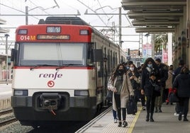 Viajeros en la estación del Norte.