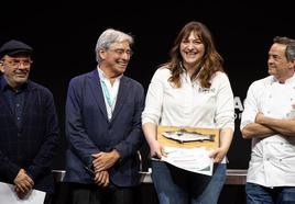 María José Martínez, tras recoger su premio. Óscar Chamorro