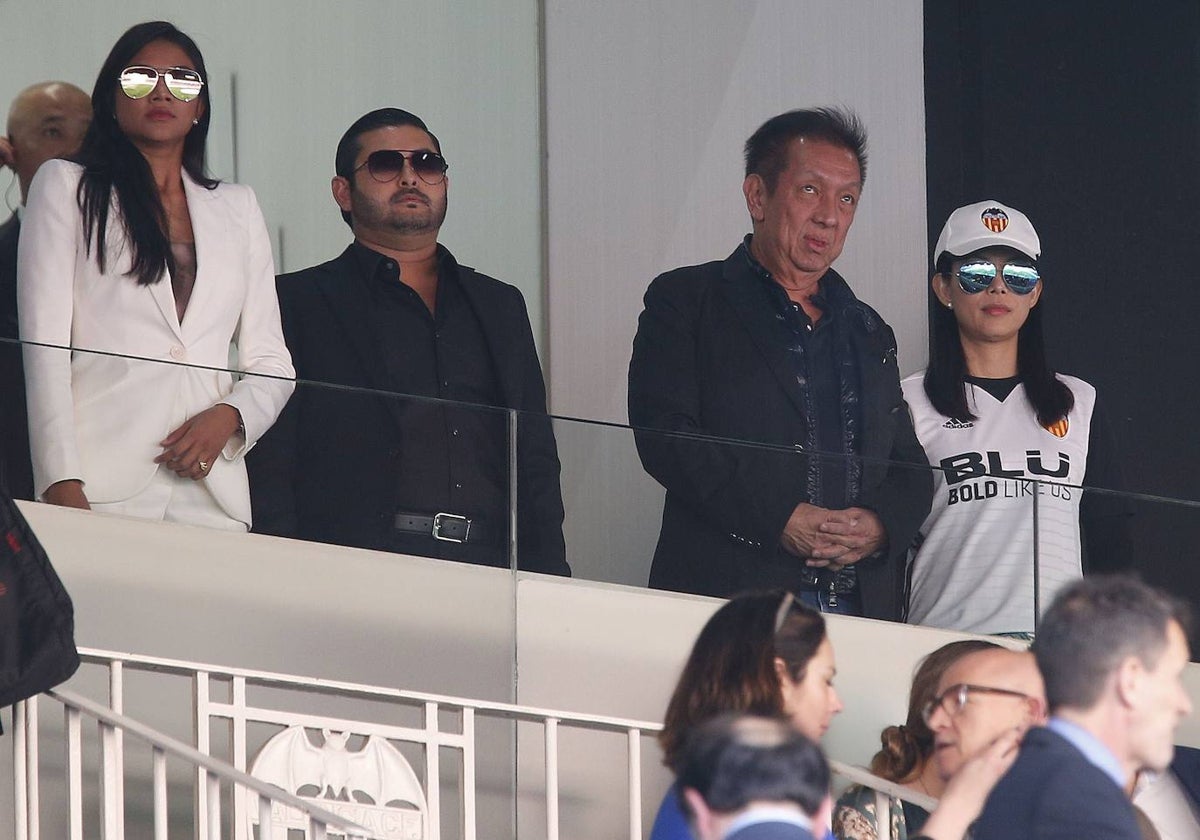 Lim, en Mestalla junto al príncipe de Johor, que en su día dijo estar interesado en la compra del Valencia.