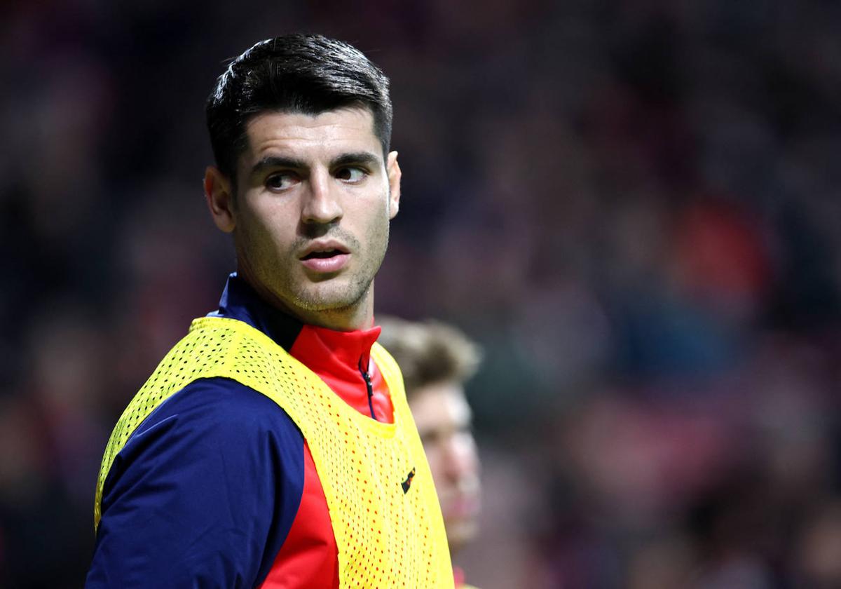 Álvaro Morata calentando en el último partido del Atlético de Madrid.