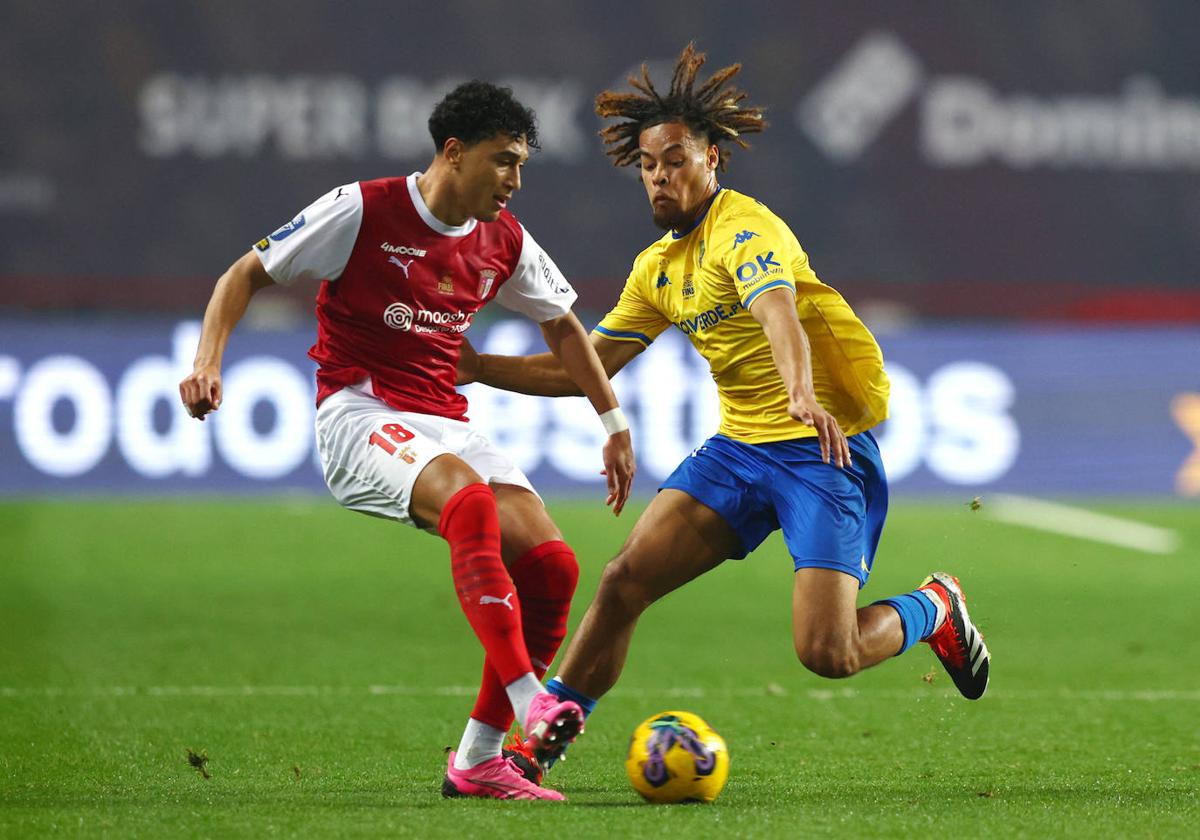 Koba (derecha), en su último partido con el Estoril.