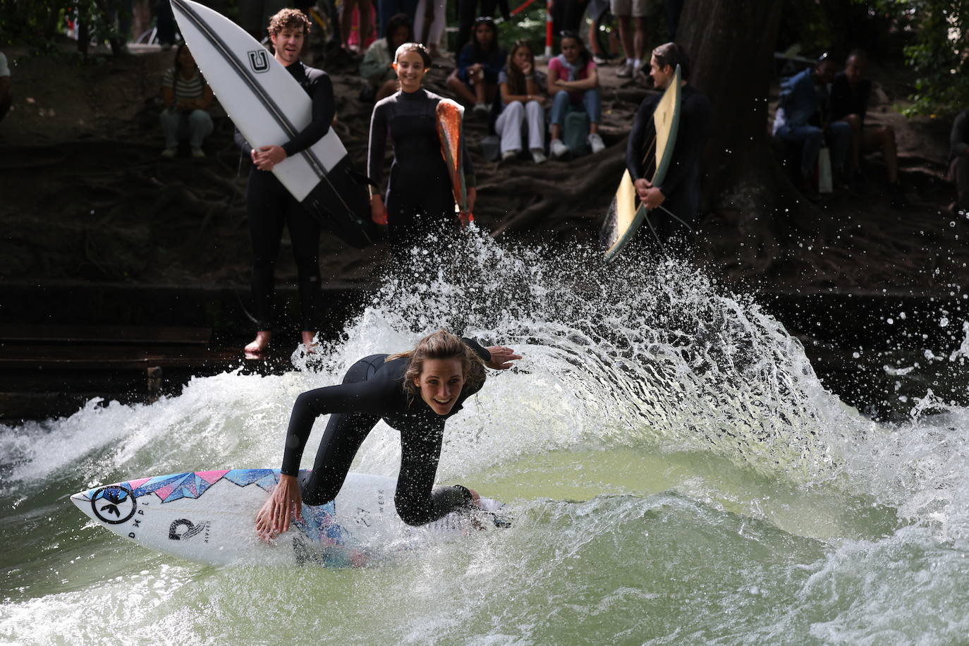 La experiencia única de surfear en pleno centro de Múnich