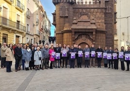 Miembros de la Asociación de Fiestas y el Ayuntamiento en la presentación del cartel.