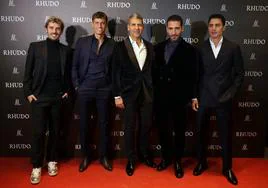 Antoine Griezmann, Marcos Llorente, Paco Roncero y Álex González en la inauguración del nuevo restaurante Rhudo.