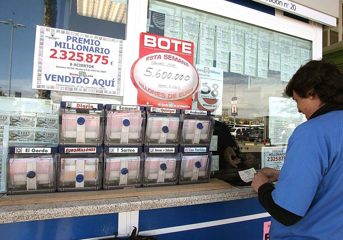 Una jugadora de La Bonoloto en una imagen de archivo.