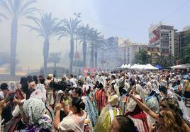 Una mascletà en Alicante.