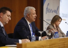 McEvoy, durante la jornada, acompañado de Alberto Villanueva y Mariola Hernández.