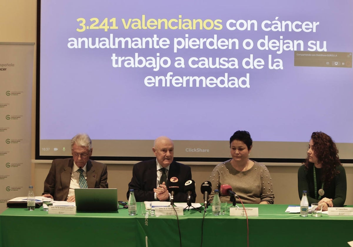 Los ponentes durante la rueda de prensa por el Día Contra el Cáncer.