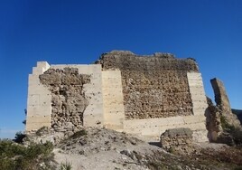 Lienzo de muralla del Castell de Vallada restaurado en  la campaña anterior.