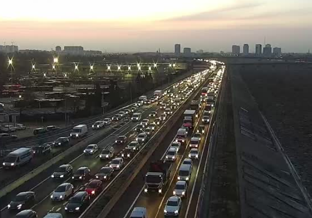 Retenciones en la V-30 a primera hora del viernes.