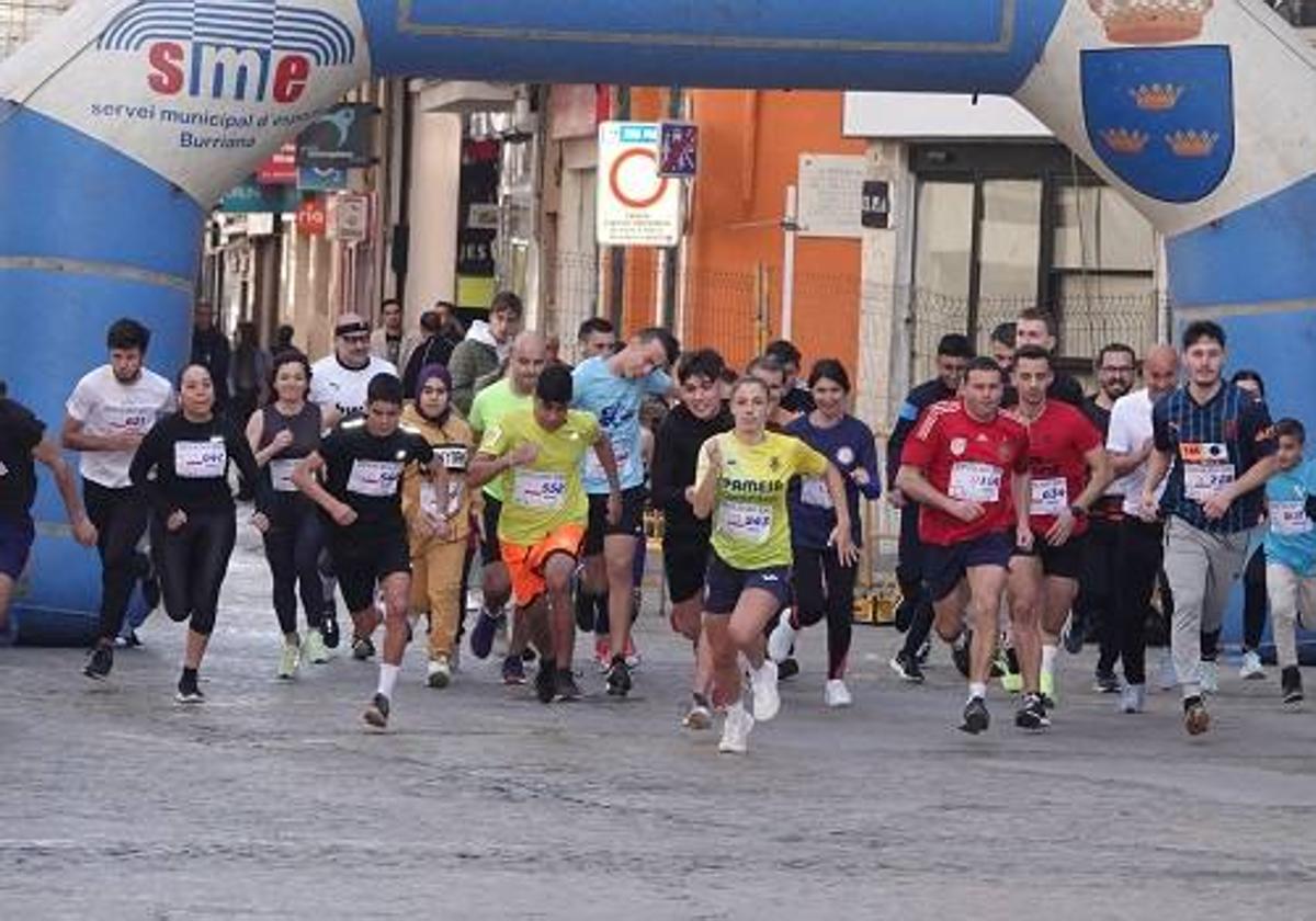 La tradicional «Cursa de Sant Blai» vuelve a reunir a cientos de niños y niñas de Burriana en un evento que combina deporte y diversión.