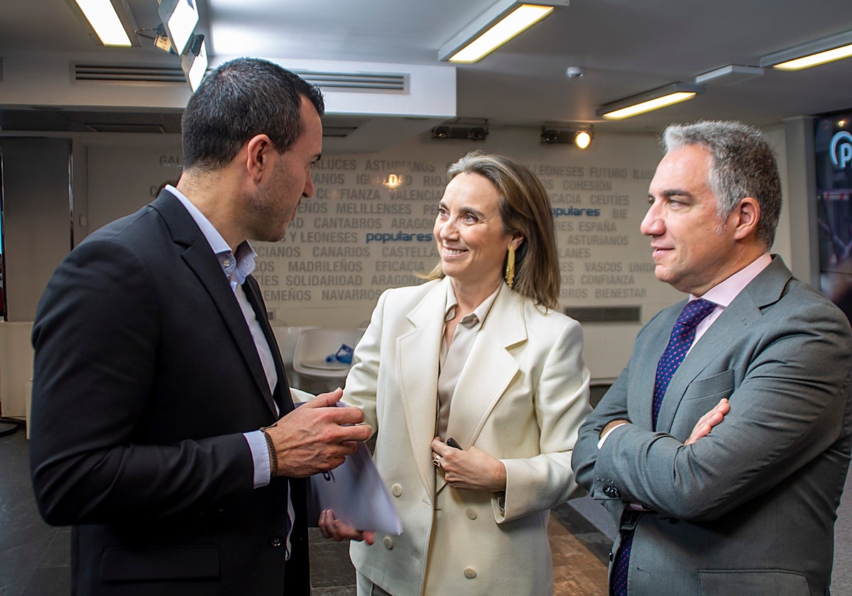 Vicent Mompó, Cuca Gamarra y Elias Bendodo.