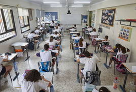 Un aula de un colegio de Valencia, en una imagen de archivo.