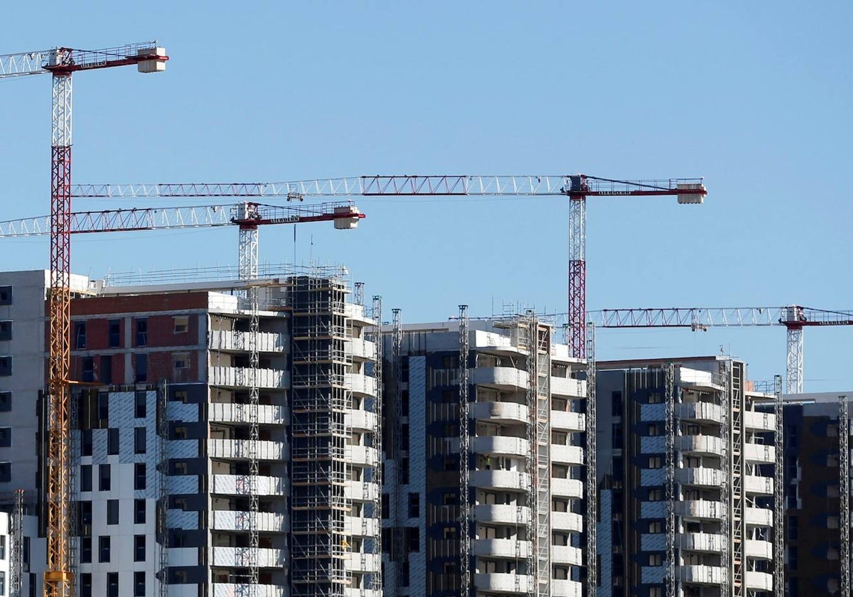 Viviendas en construcción en Valencia.