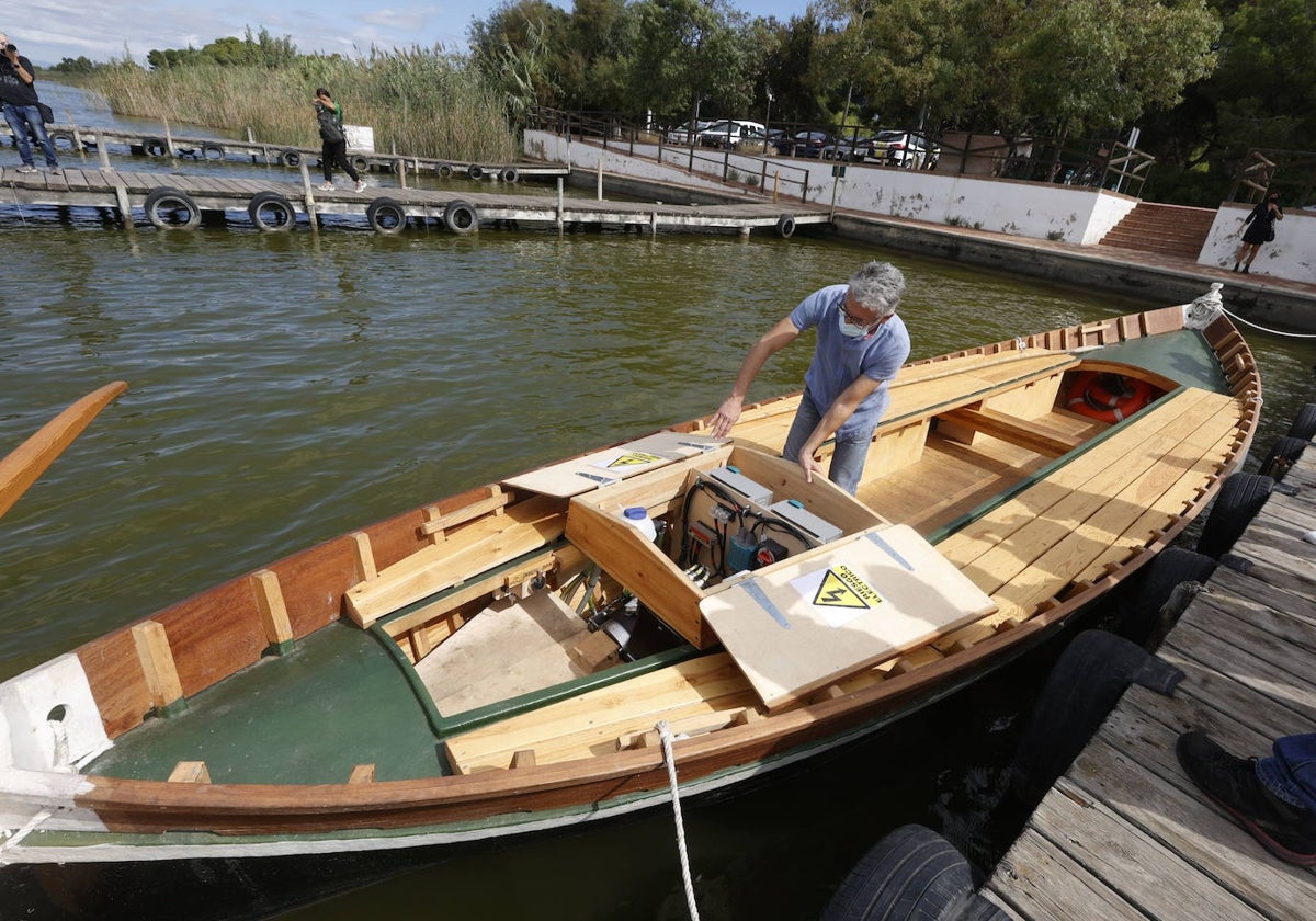 Proyecto piloto de una barca eléctrica en la Albufera.