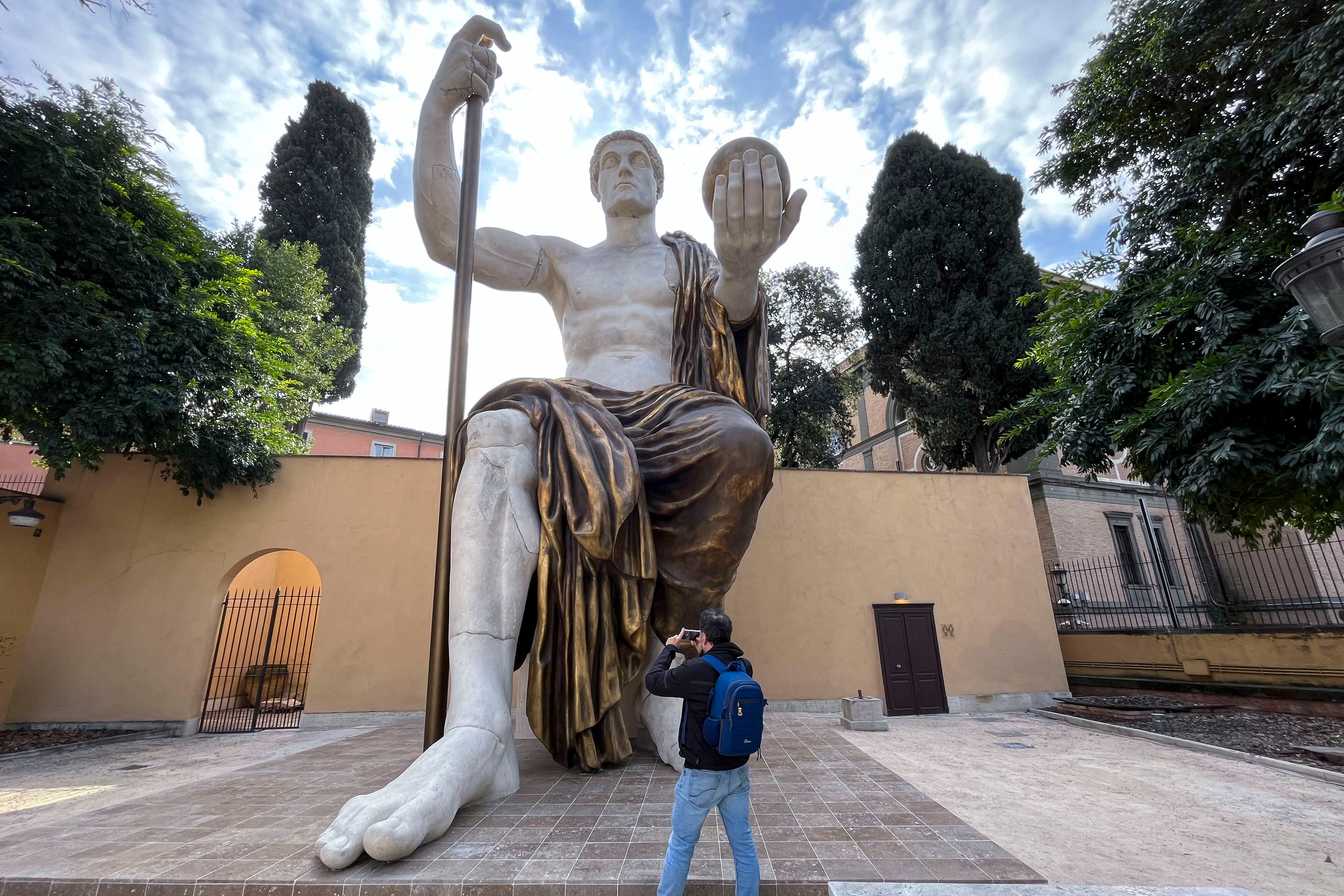 Fotos de la colosal estatua del emperador Constantino que ya puede visitarse gratis en Roma