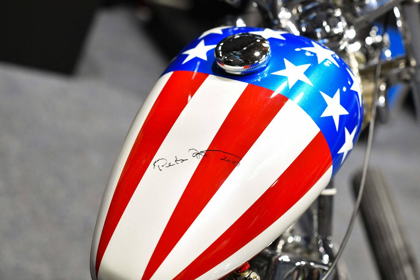 Harley Davidson Capitán América de la pelicula 'Easy Rider' con la firma de Peter Fonda.