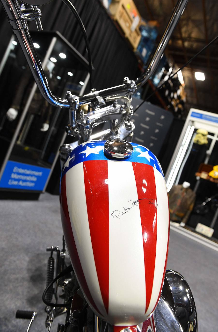 Harley Davidson Capitán América de la pelicula 'Easy Rider' con la firma de Peter Fonda.