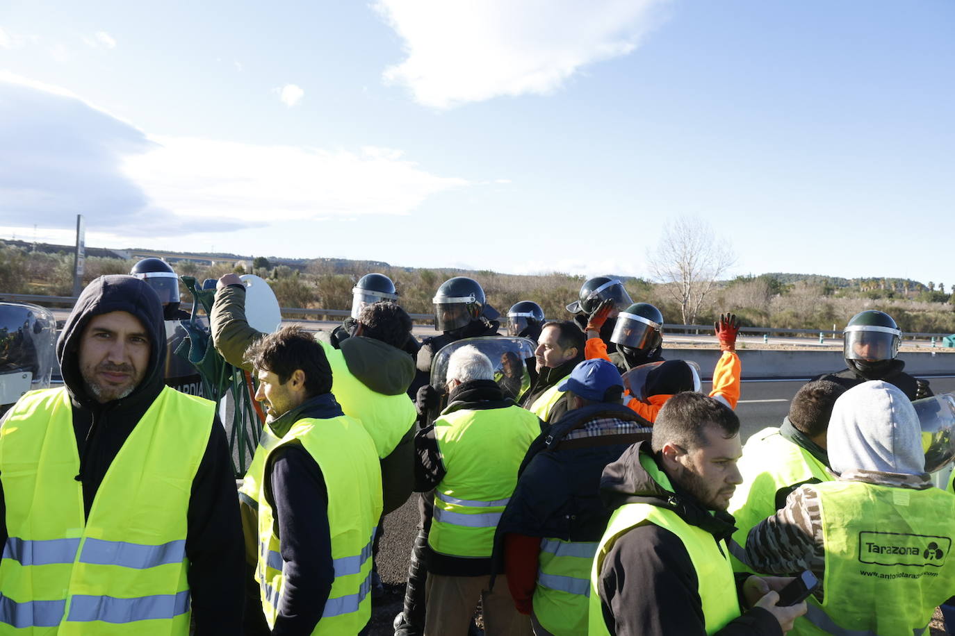 Los agricultores vuelven a la carga este sábado y provocan cortes en la A-3