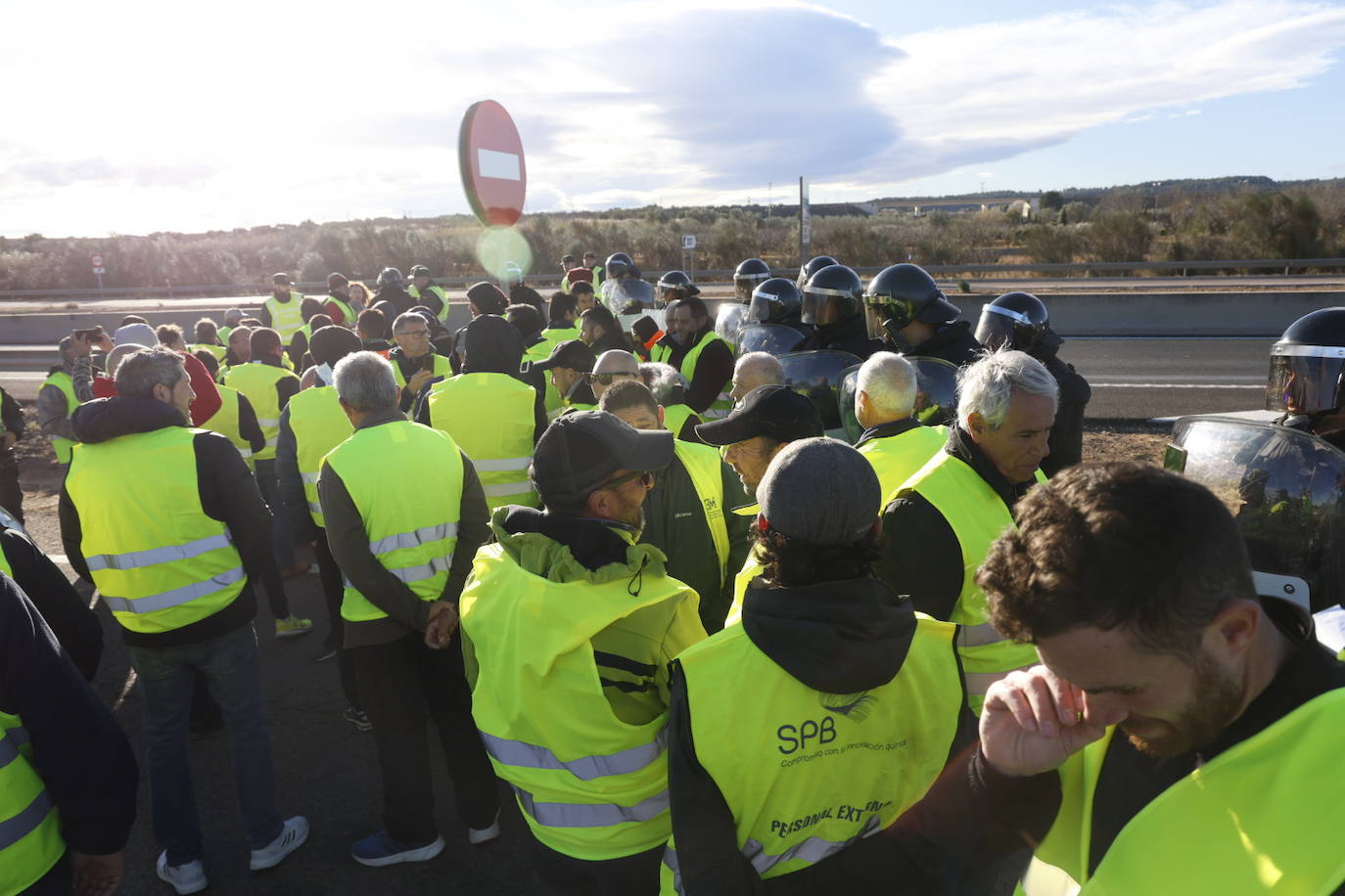 Los agricultores vuelven a la carga este sábado y provocan cortes en la A-3