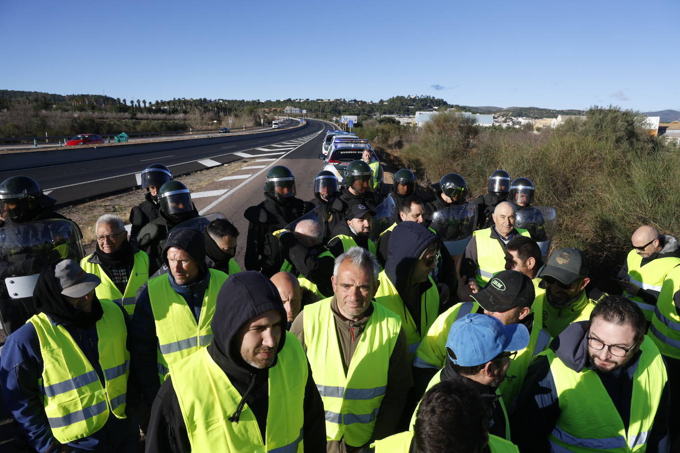 Los agricultores vuelven a la carga este sábado y provocan cortes en la A-3