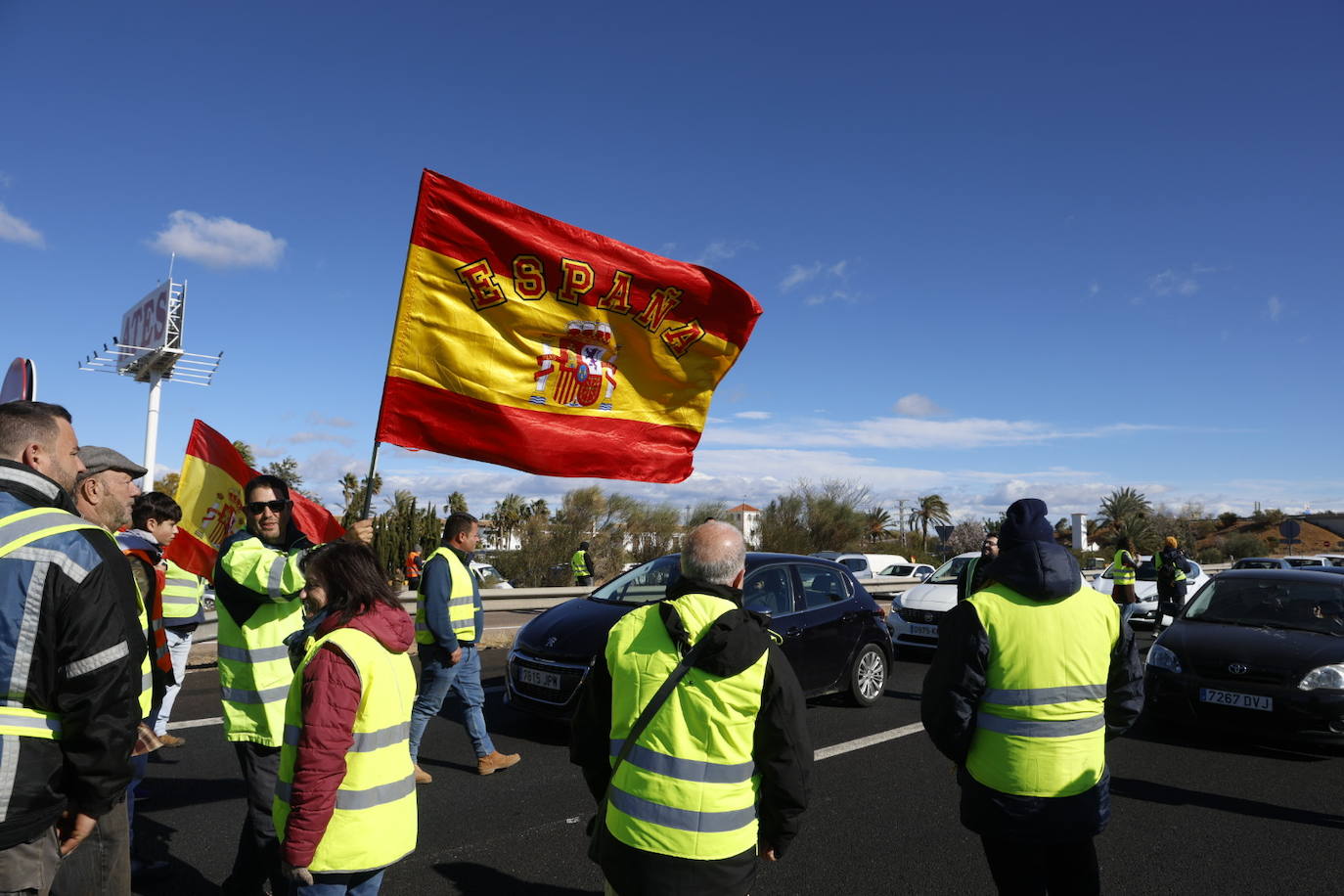 Los agricultores vuelven a la carga este sábado y provocan cortes en la A-3