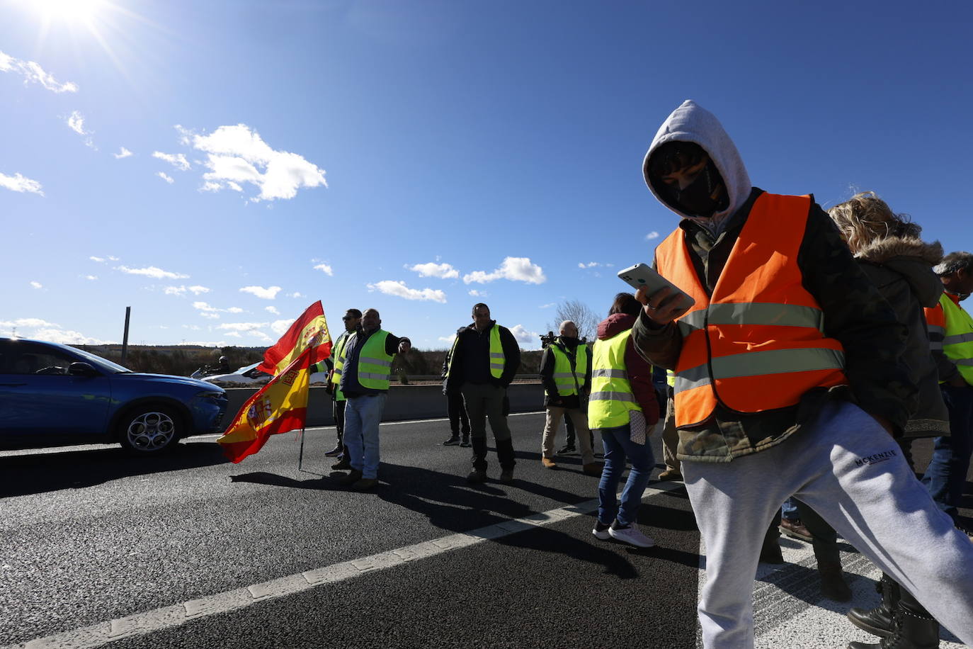 Los agricultores vuelven a la carga este sábado y provocan cortes en la A-3