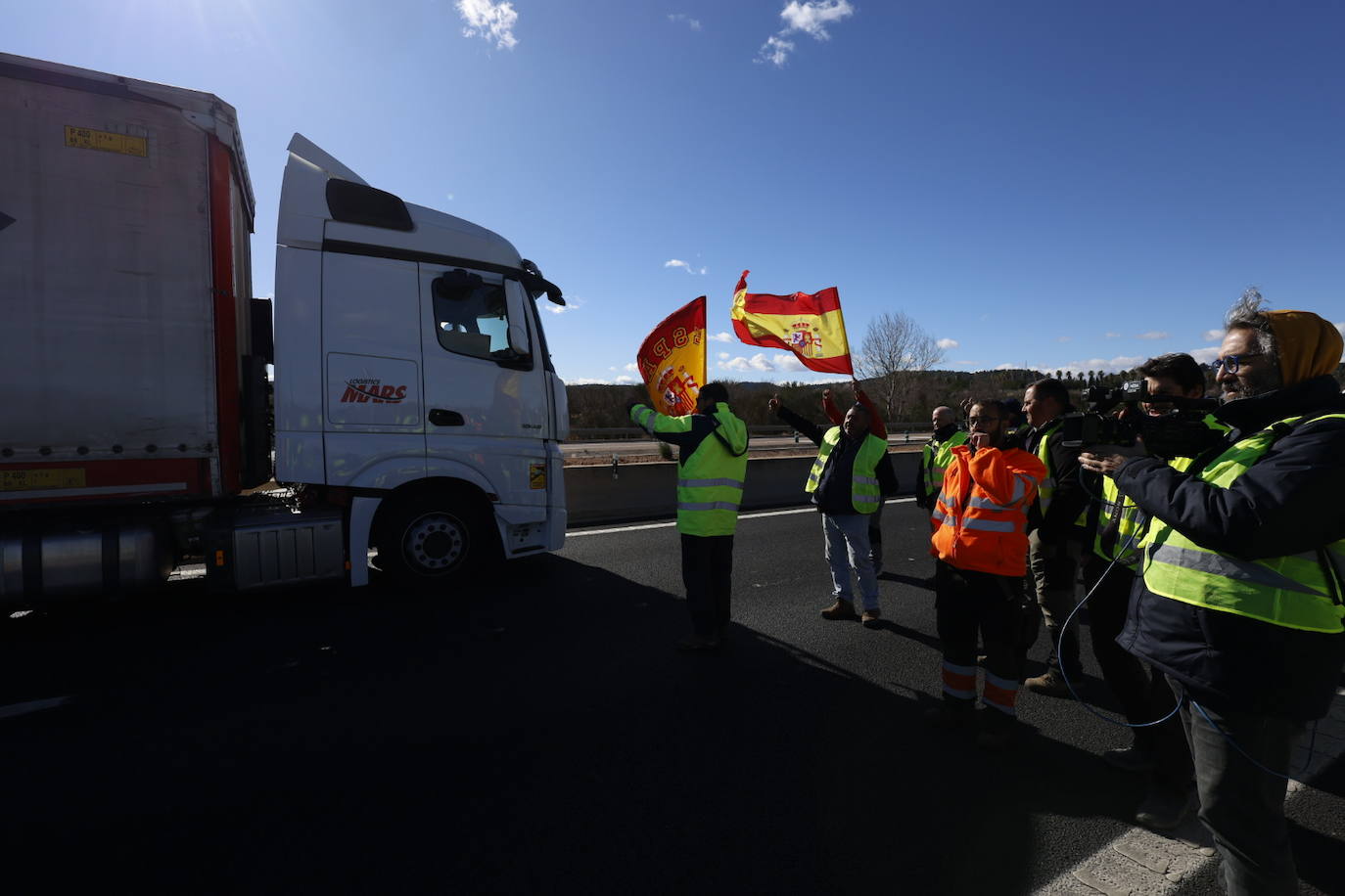 Los agricultores vuelven a la carga este sábado y provocan cortes en la A-3